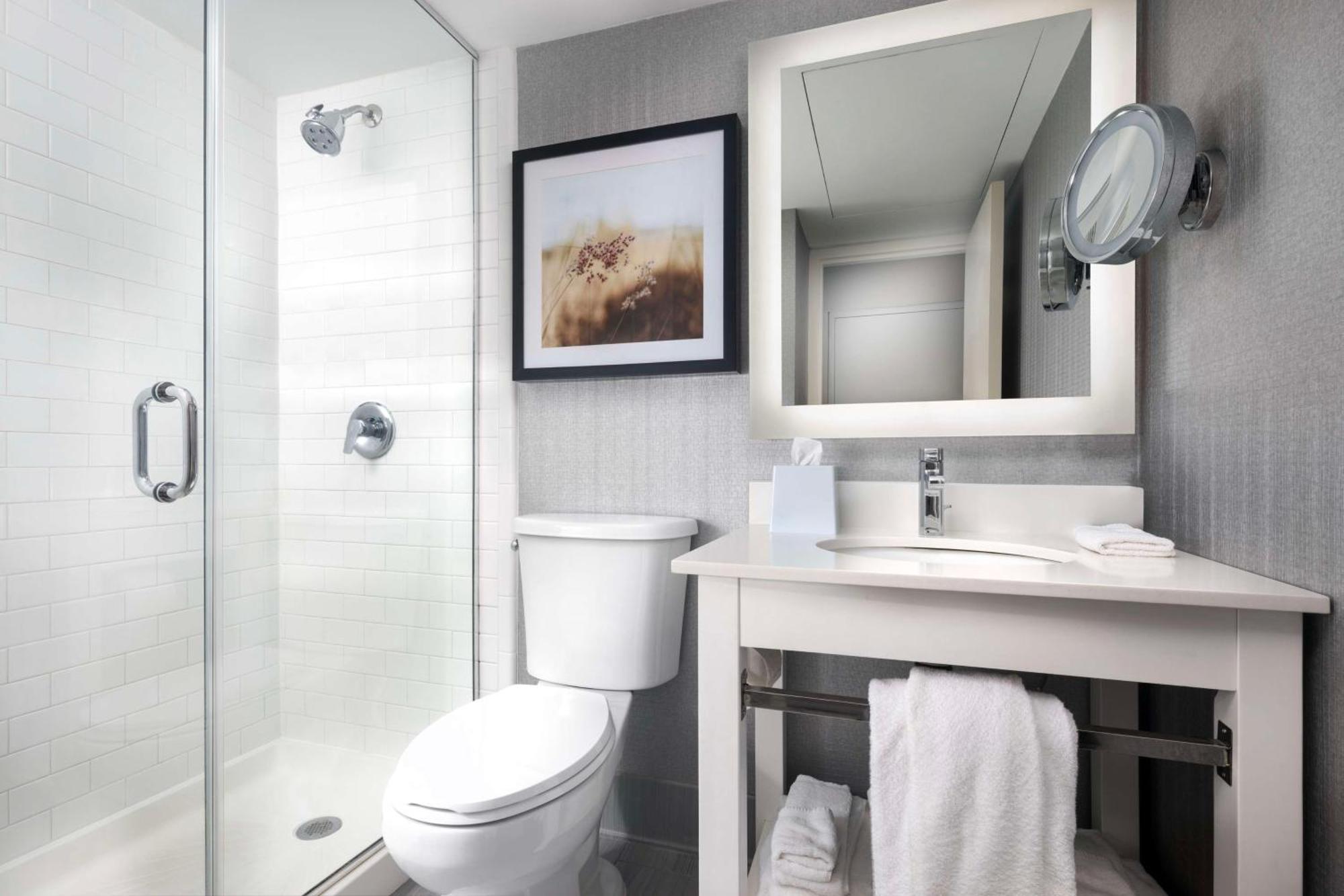 Doubletree By Hilton Manhattan, Ks Экстерьер фото