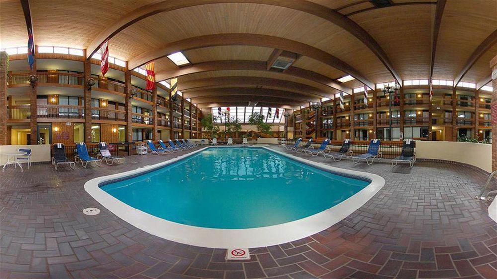 Doubletree By Hilton Manhattan, Ks Экстерьер фото