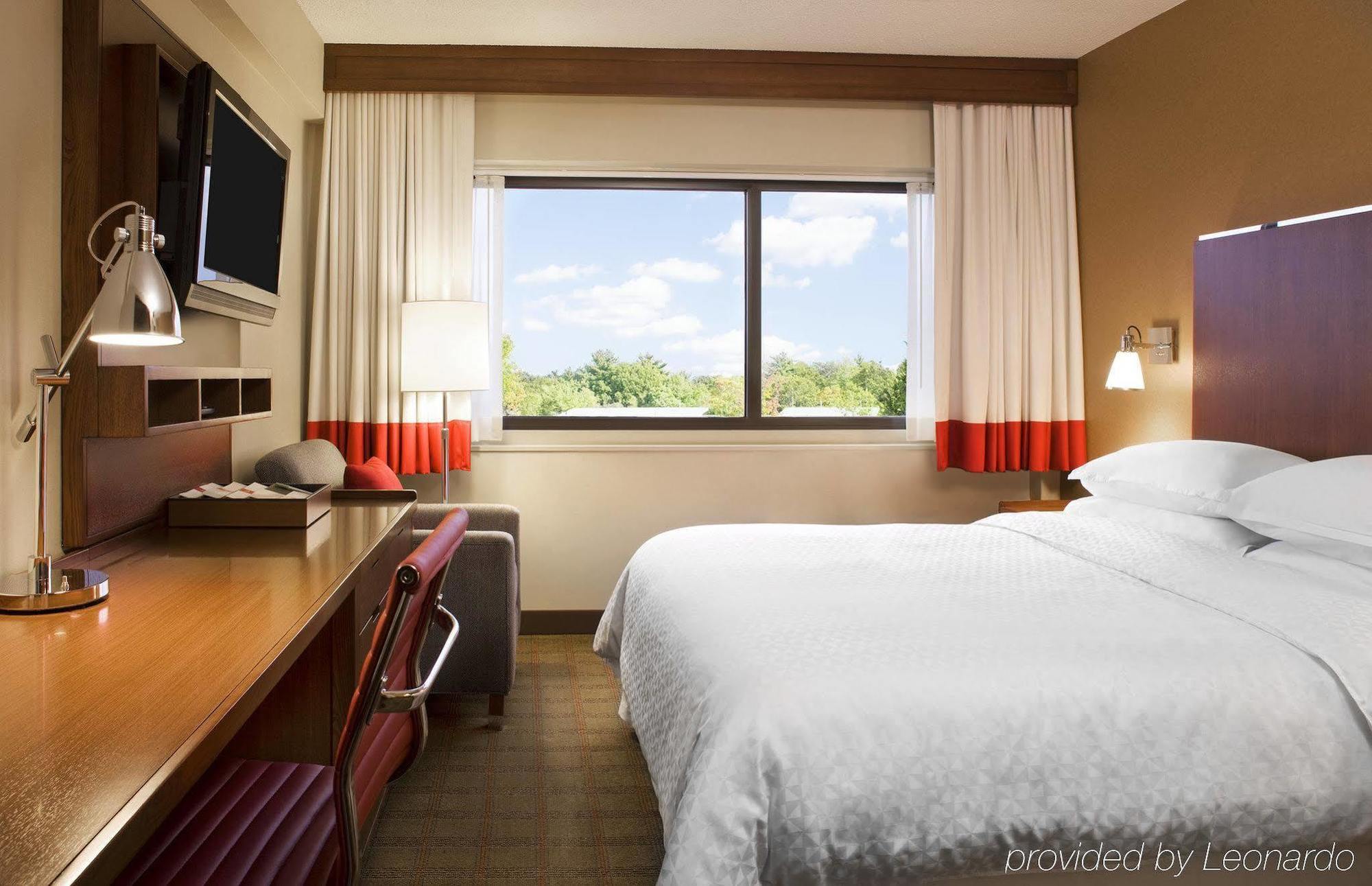 Doubletree By Hilton Manhattan, Ks Экстерьер фото